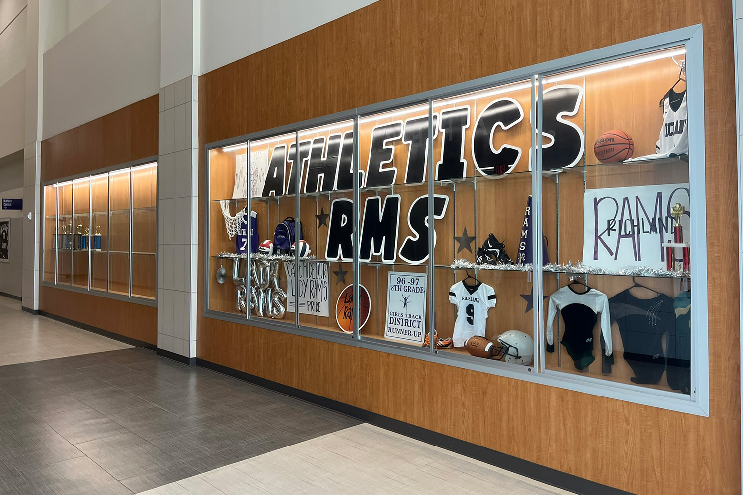 1400 Series Recessed Display Cases gallery 1