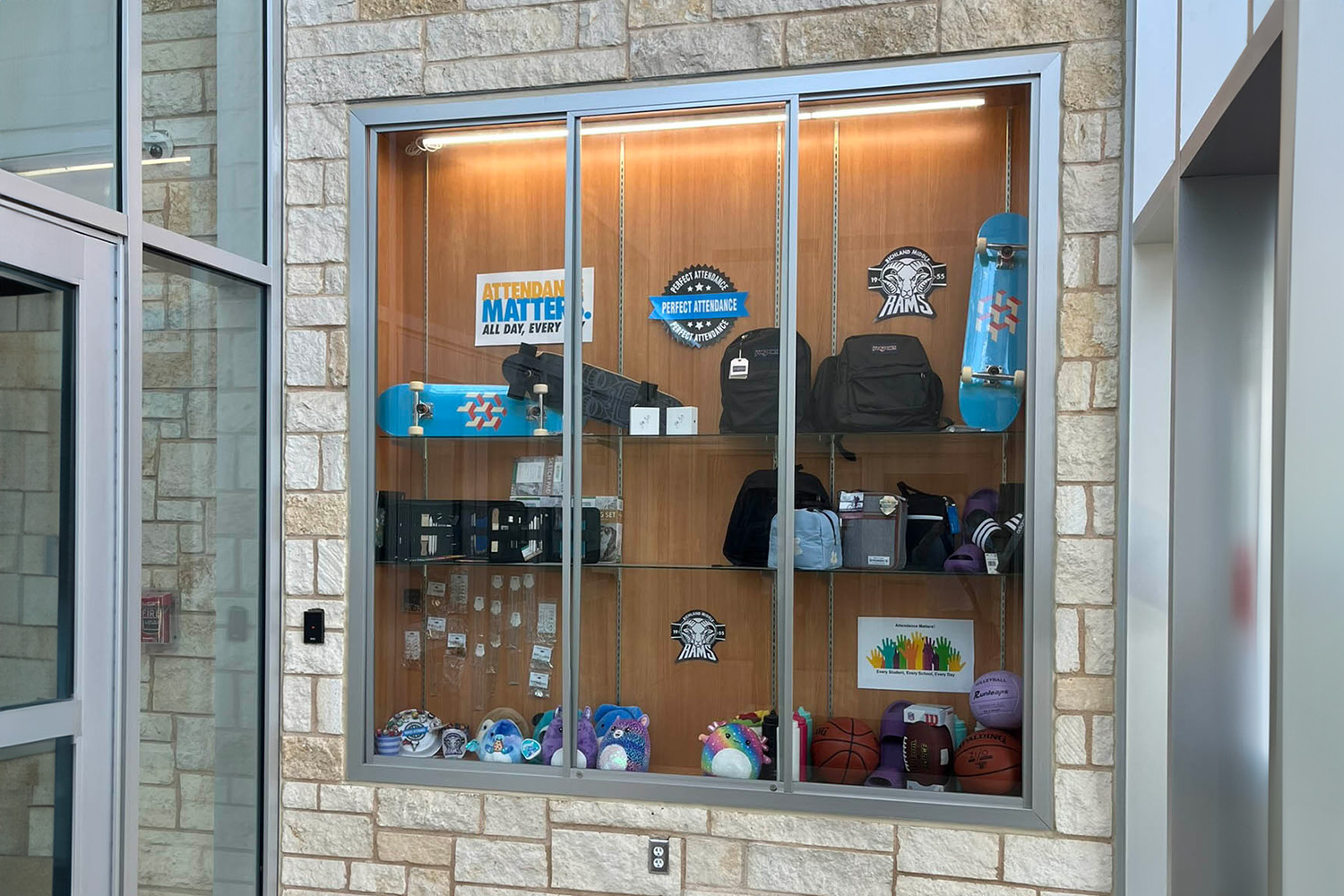 1400 Series Recessed Display Cases gallery 3