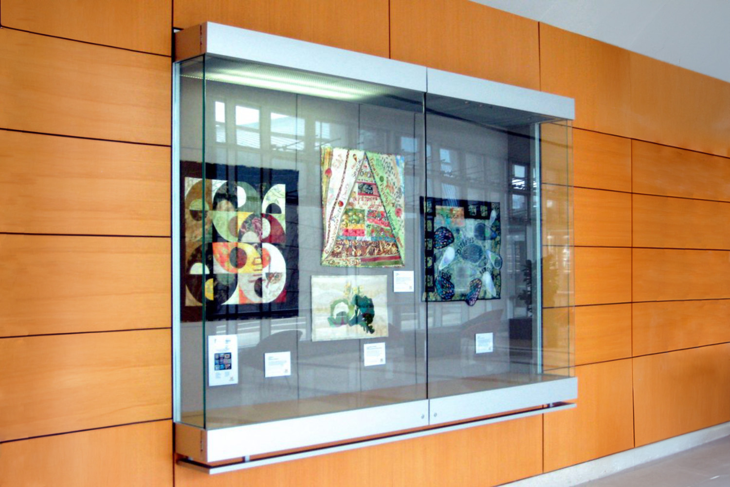 900GR Semi-Recessed Display Cases gallery 4