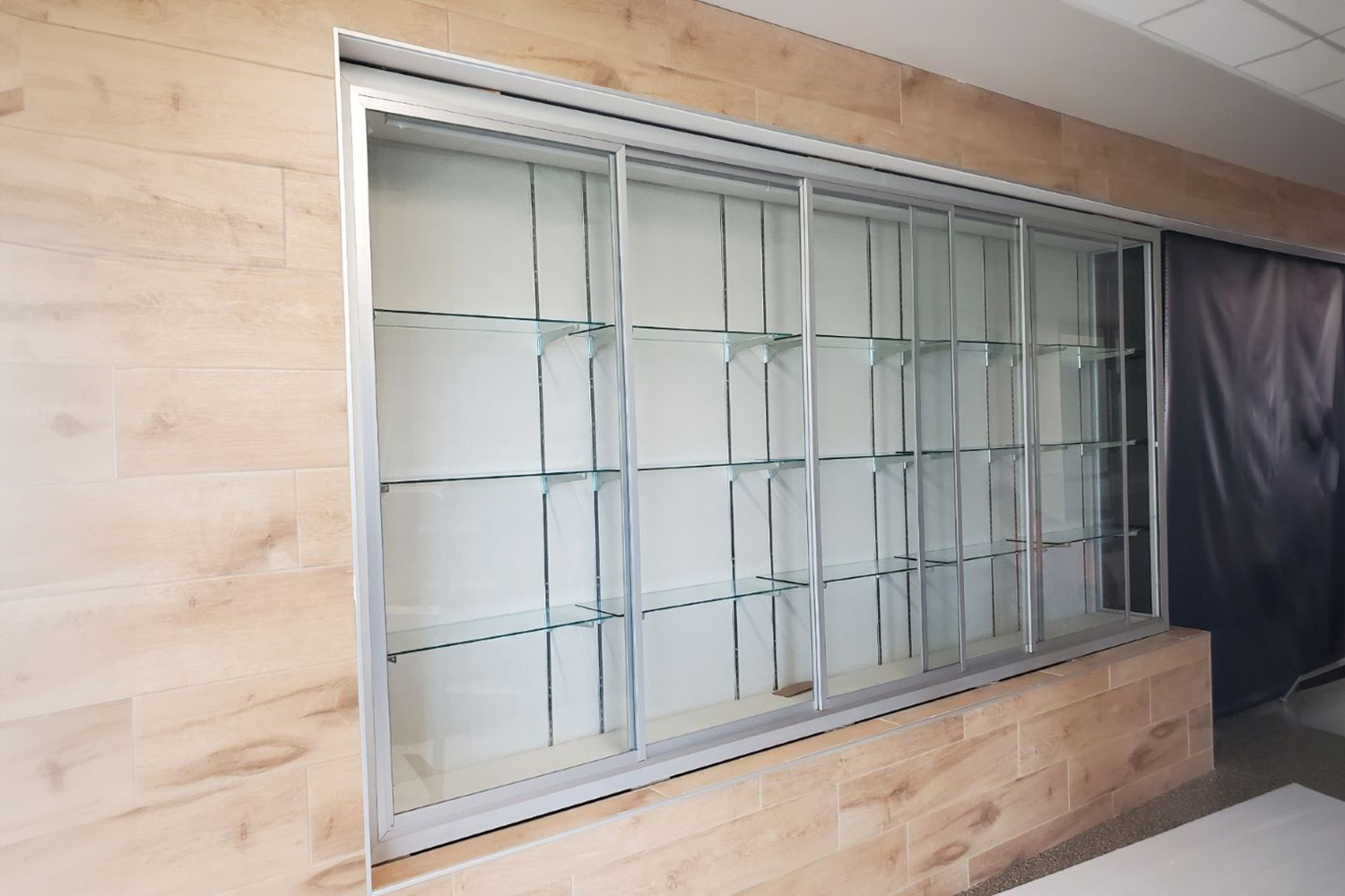 Custom Tube Frame Display Cases gallery image 3