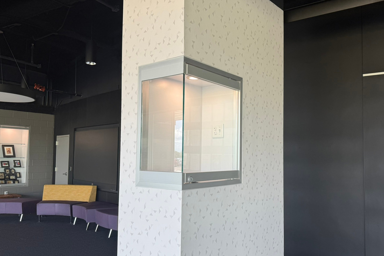 Custom Tube Frame Display Cases gallery image 5